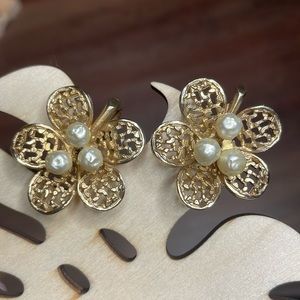 🔥🔥 Vintage Clip On earrings 🔥🔥🔥